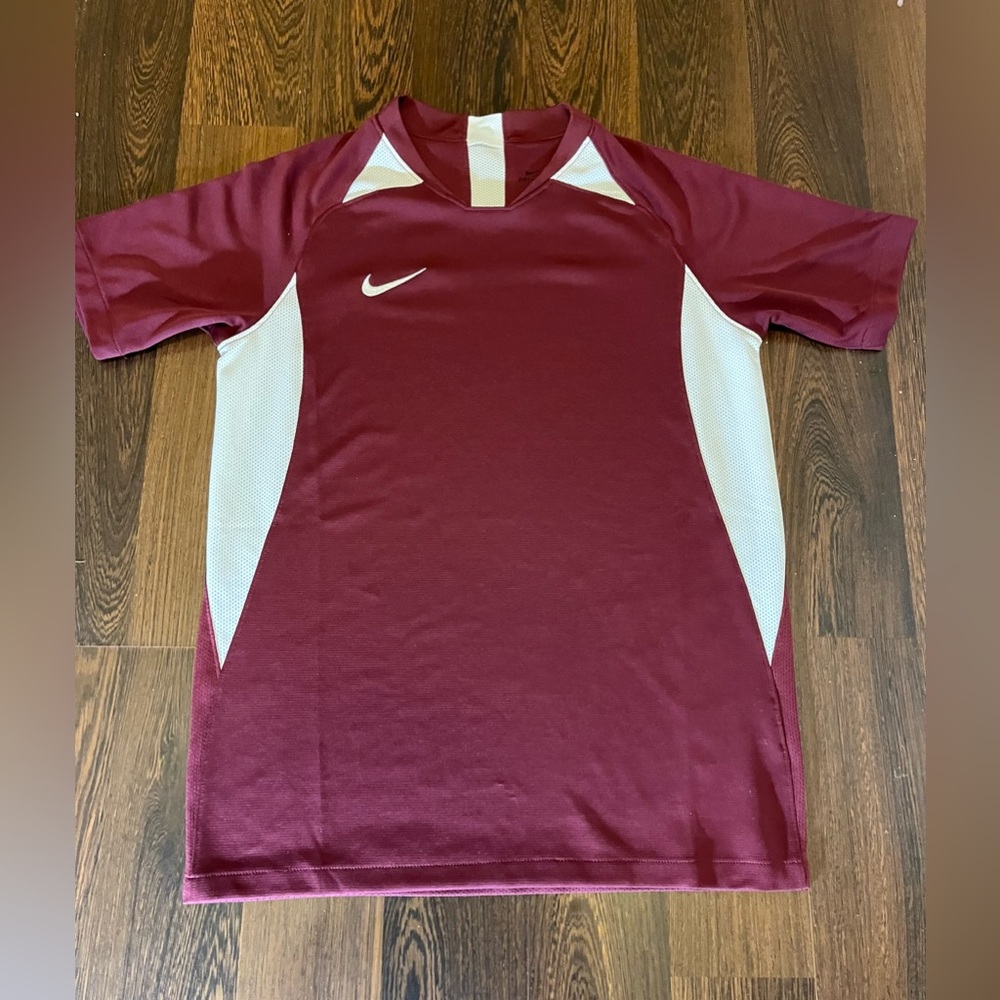 Boy’s Nike Dri Fit T-Shirt Size Large (Cart F-124)